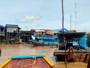 Pueblo flotante en el lago Tonlé Sap, Camboya