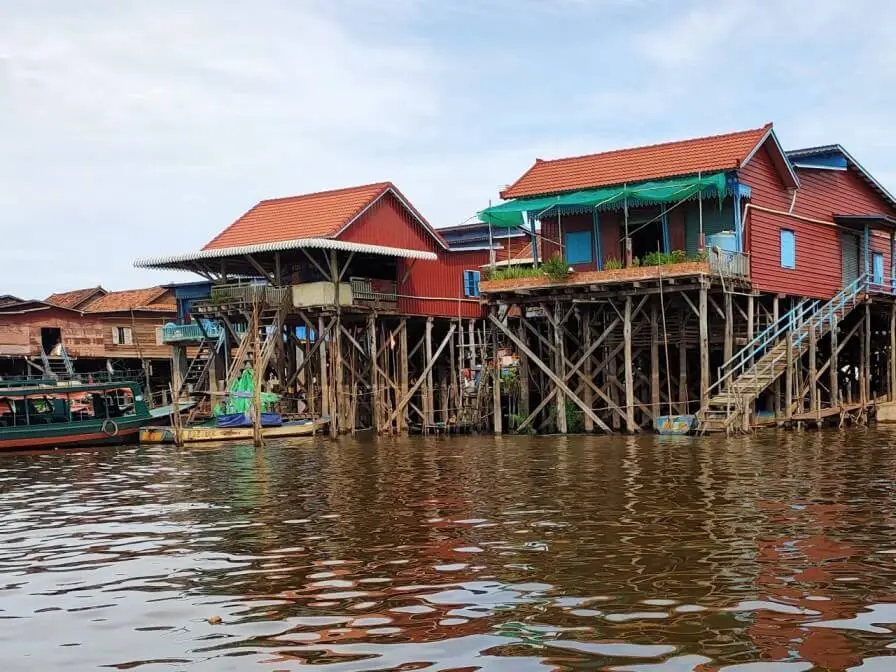 Kampong Khleang - Aldea remota con las casas sobre pilotes más altas de Camboya (15m) en el Tonlé Sap